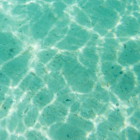 vatten, reflexion, grön, klar, sand, torquoise Tassapon - Dreamstime