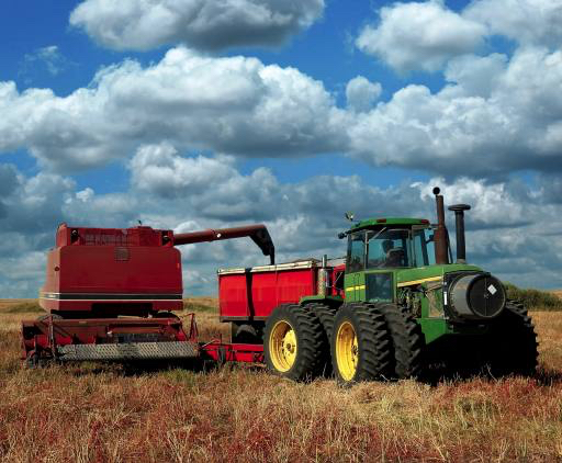 traktor, sky, moln, fält Lorraine Swanson (Pixart)