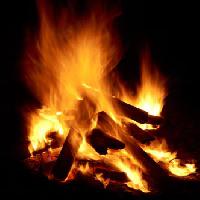 Pixwords Bilden med eld, trä, bränna, mörk Hong Chan - Dreamstime