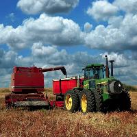 Pixwords Bilden med traktor, sky, moln, fält Lorraine Swanson (Pixart)
