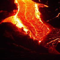 Pixwords Bilden med lava, vulkan, rött, varmt, avfyra, fjäll Jason Yoder - Dreamstime