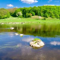 Pixwords Bilden med vatten, grönt, sjö, skog, berg, sky, moln Oleksandr Kalyna (Alexkalina)