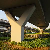 Pixwords Bilden med bro, grön, bilar, motorväg, väg, blommor, bil Sang Lei (Sleiselei)