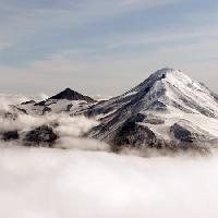 Pixwords Bilden med berg, snö, dimma, hagel Vronska - Dreamstime