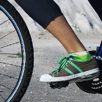 Pixwords Bilden med till fots, cykel, ben, bycicle, däck, skor Leonidtit