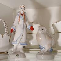 Kvinna staty, fågel, koppar,  Julia161