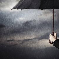 Pixwords Bilden med regn, paraply, droppar, hand Arman Zhenikeyev - Dreamstime