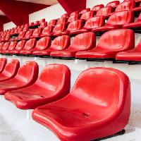 Pixwords Bilden med säten, rött, stol, stolar, stadion, bänk Yodrawee Jongsaengtong (Yossie27)
