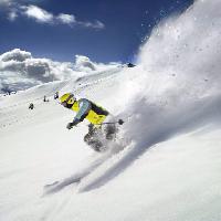 Pixwords Bilden med vinter, skidor, skidåkare, berg, snö, sky Ilja Mašík