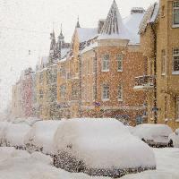 Pixwords Bilden med vinter, snö, bilar, byggnad, snöar Aija Lehtonen - Dreamstime
